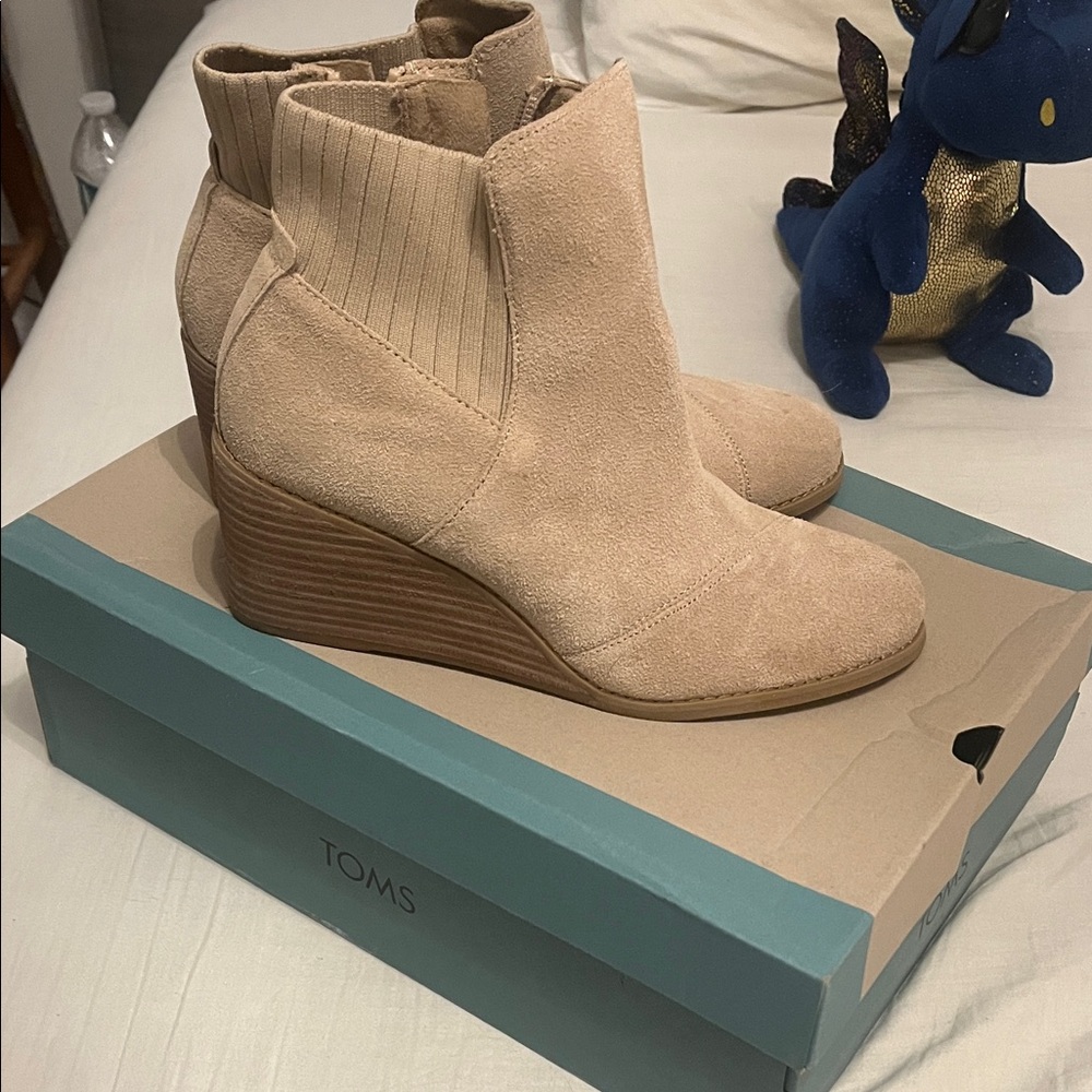 TOMS Women's Cream Wedge Ankle Boots